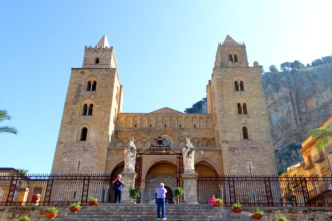 Cefalù: Guided Walking Tour & Cefalu Cathedral Mosaics - Through Sicilian lanes to the fishing port