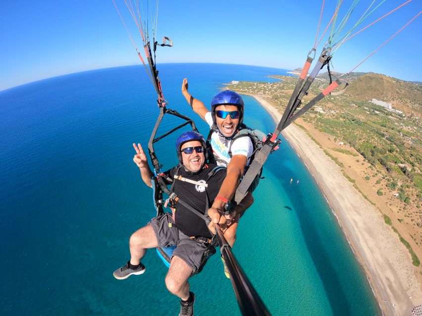 Cefalù: Tandem Paragliding Flight and GoPro13 Video - Landing on the beach