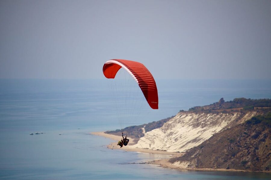 Cefalù: tandem paragliding flight and insta360 video - What the flight over Cefalù feels like
