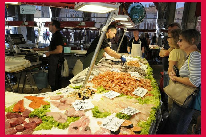 Cesarine: Market Tour & Home Cooking Class in Catania - Local wine makes the meal feel complete