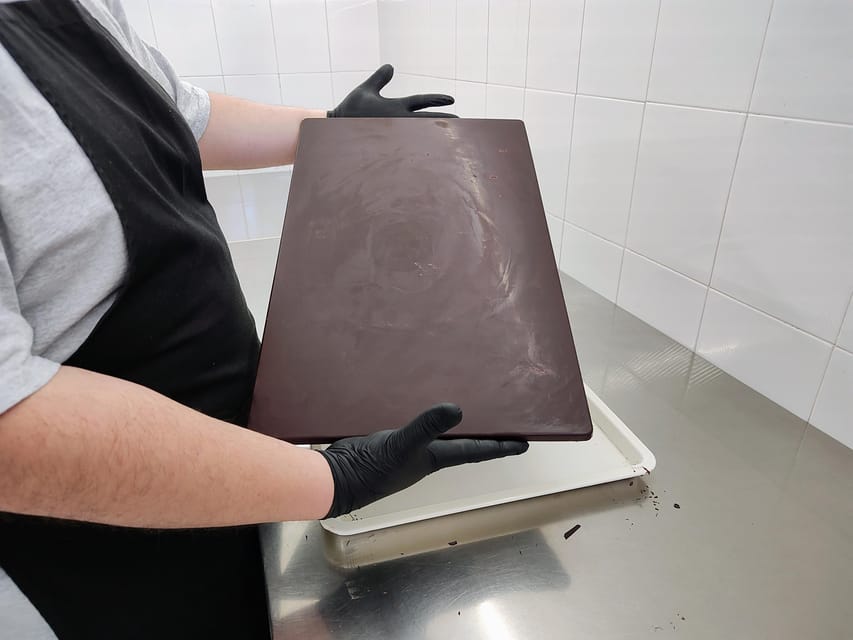Chocolatier for a day: raw bean to bar chocolate in Modica - Who should book this experience?