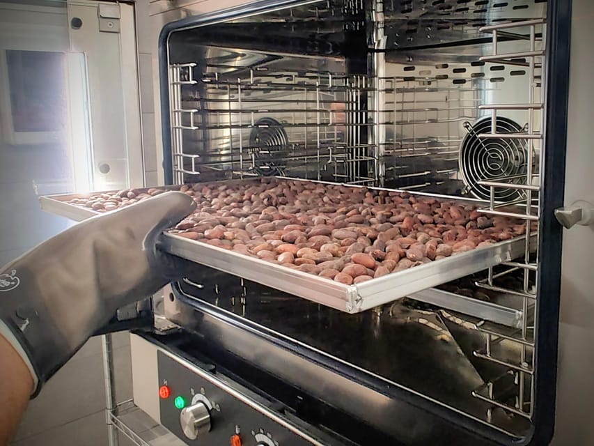 Chocolatier for a day: raw bean to bar chocolate in Modica - Entering the artisan laboratory