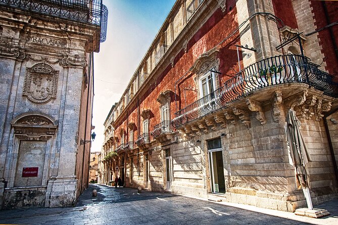 Classical Ortigia Guided Group Tour - Medieval lanes and Palazzo Montalto