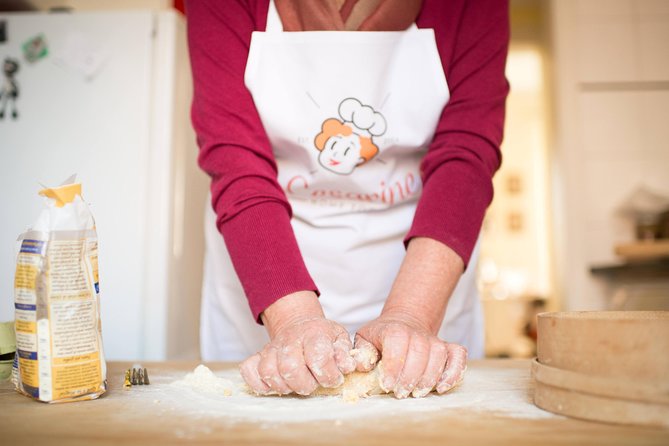 Cooking class at a Cesarina's home with tasting in Siracusa - Making pasta from scratch in Siracusa