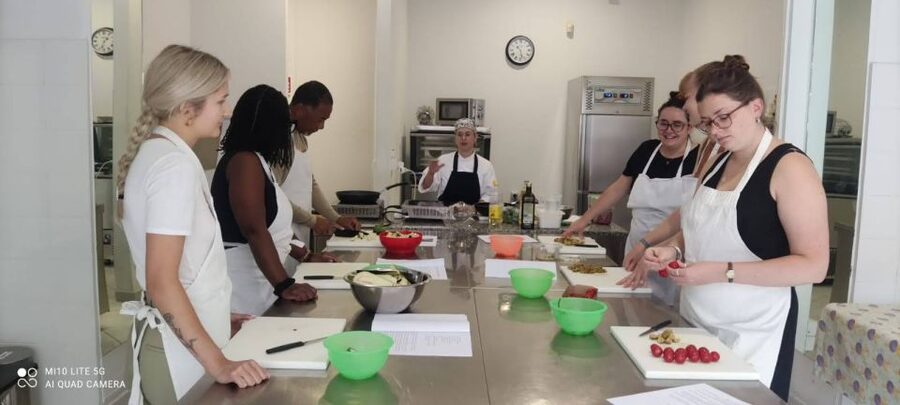 Cooking Class with lunch or dinner - The teaching style and language choice