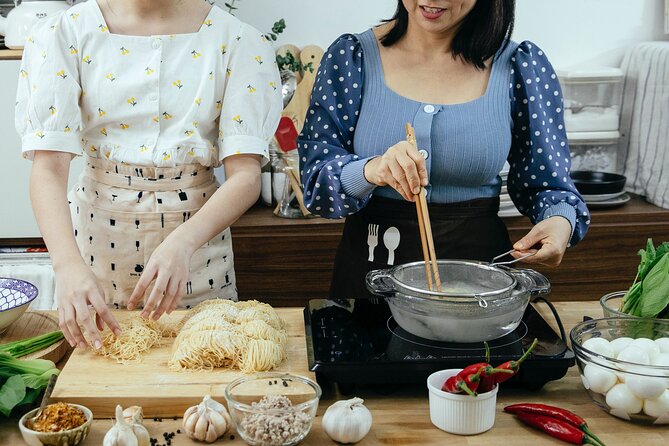Cooking lesson in Catania with lunch or dinner - Filling cannoli and sitting down to eat