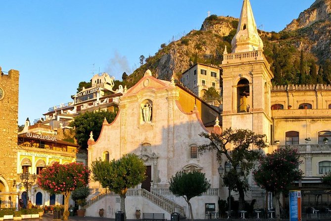 Cyclops Tour - Aci Trezza: the village at the heart of the route