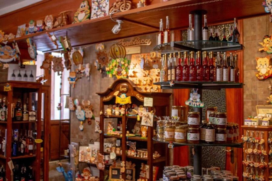 Erice: degustazione di prodotti tipici siciliani - Booking flexibility and practical details