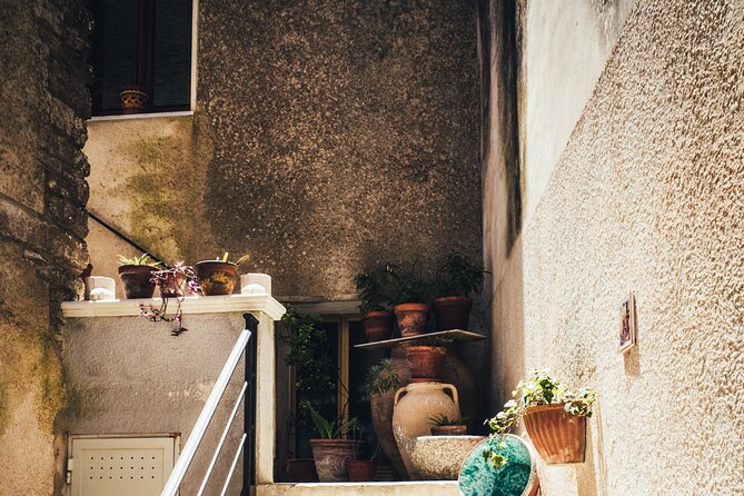 Erice walking-tour, the ancient village and local products (all incl) - Pottery, carpets, and the value of local work