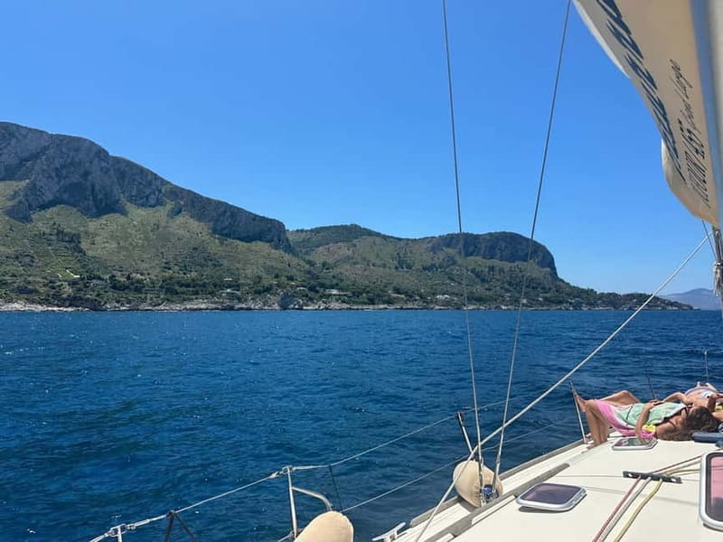 Escursione di mezza di giornata in barca a vela - Booking and weather considerations