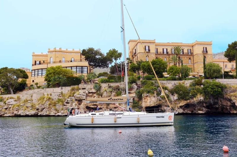 Escursione di mezza di giornata in barca a vela - Leaving Marina Villa Igiea