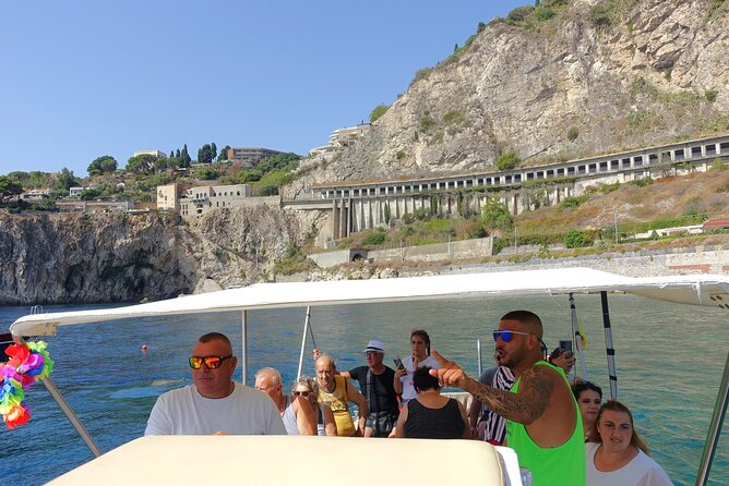 Escursioni in barca Taormina Giardini Naxos Isola bella - What the onboard refreshments add