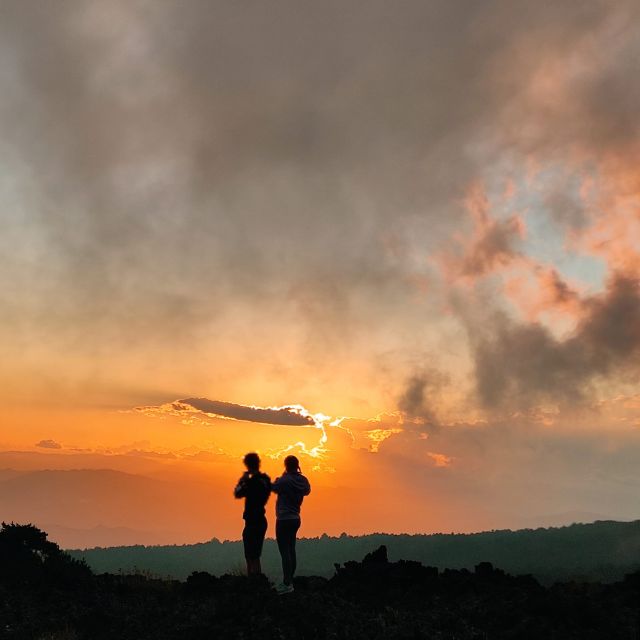 Etna excursions at sunset ancient craters and lava flows - What the guide adds to the volcano