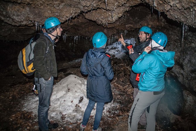 Etna Morning Experience con pranzo - The volcanic cave adds a hands-on element
