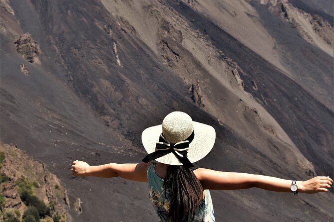 Etna's Hidden Gems - Trek Valle Bove & Lava Tunnel with Gear - Reaching the Valle del Bove