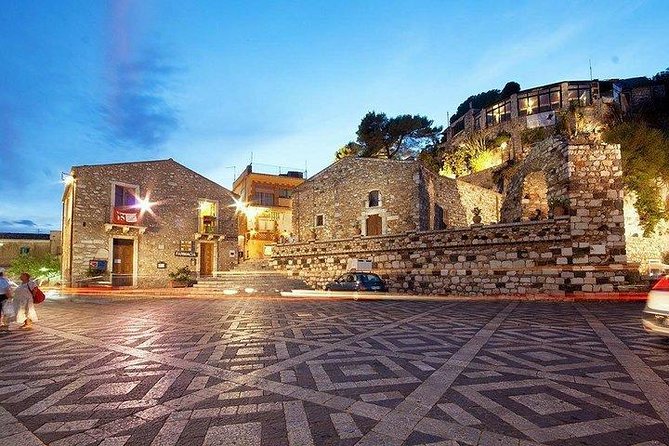 Etna - Taormina - Castelmola - Castelmola and the almond wine tradition