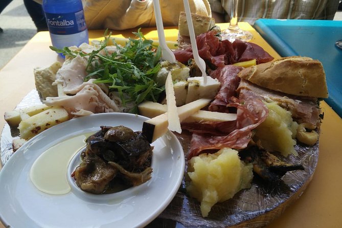 Food + City Tour tour in Ortigia with an authorized guide - Syracuse Cathedral: a quick lesson in changing styles