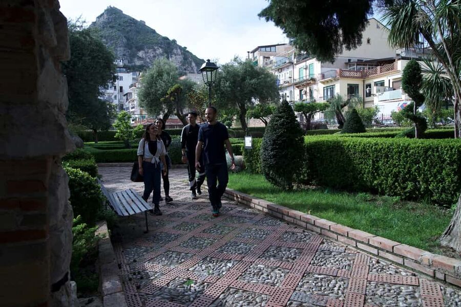 From Catania: Day Trip to Giardini Naxos and Taormina - Taormina and 90 Minutes on Corso Umberto