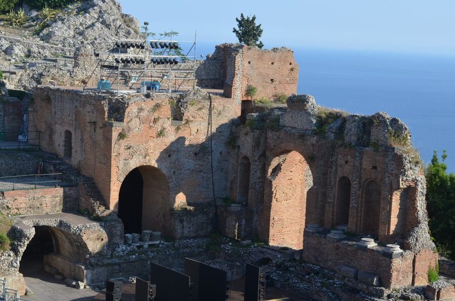 From Catania: Guided Tour of Mount Etna and Taormina - Guide quality makes the biggest difference