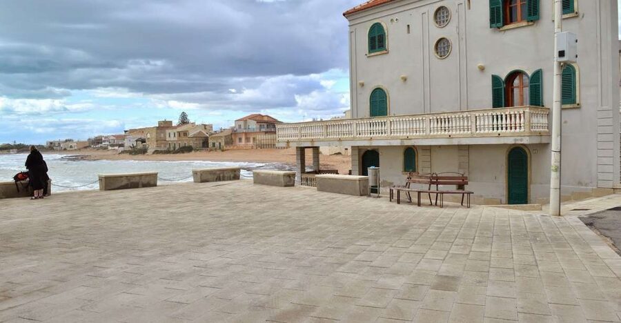 From Catania: Inspector Montalbano Day Tour with Audio Guide - Scicli’s Baroque streets and short walking time