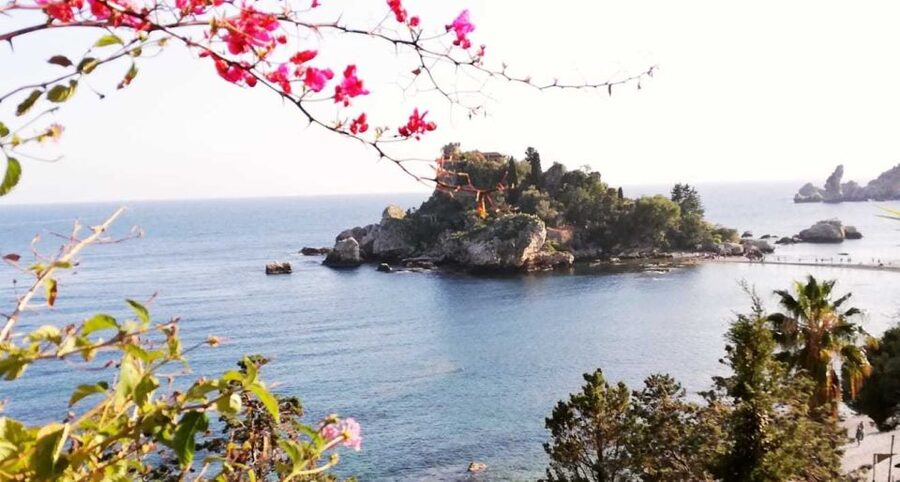 From Catania: White Lotus tour Taormina, Castelmola & Naxos - Giardini Naxos: a short look at Sicily by the sea