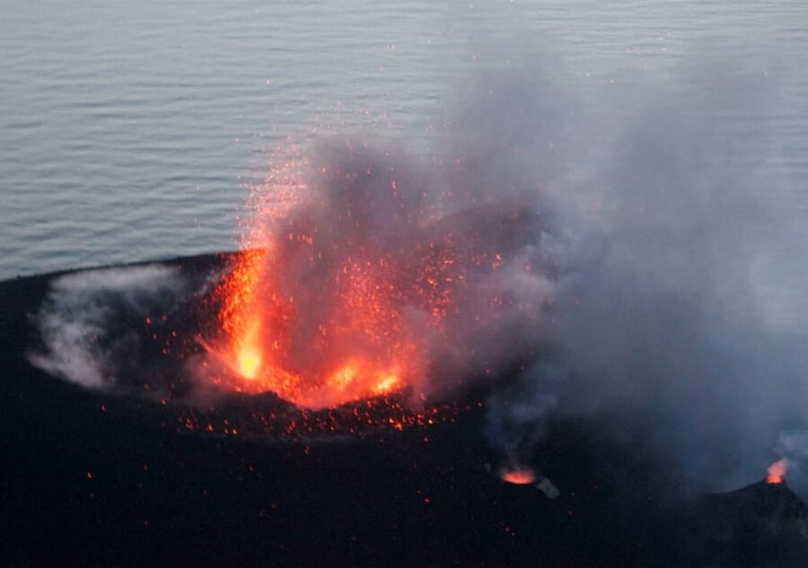 From Milazzo: Panarea & Stromboli Boat Trip - Boat comfort, crowds, and what to pack