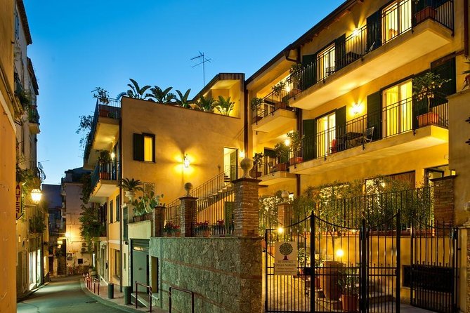 From Syracuse: Private Taormina and Castelmola tour with lunch - What the $386.98 price means