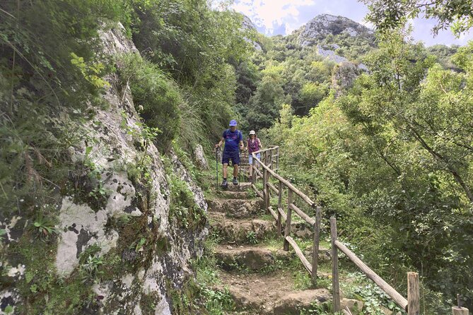 From Syracuse: Trekking Cavagrande - The morning meeting at Piazza Pantheon