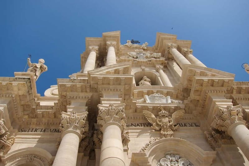 From Taormina: Full-Day Guided Tour of Syracuse - How the multilingual guiding affects the day