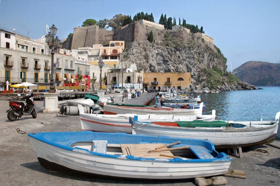 From Taormina: Lipari and Vulcano Mini Cruise Aeolian Tour - From Taormina to Milazzo, an early start with a purpose