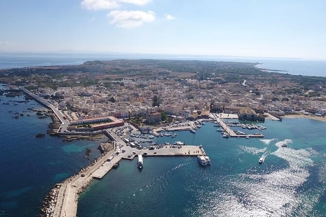 From Trapani: Egadi Islands tour with lunch on board - What the lunch and crew add to the day