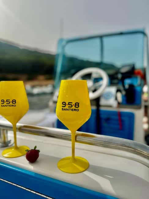 From Trapani: Favignana and Levanzo full-day tour with lunch and aperitif - How the small group affects the experience