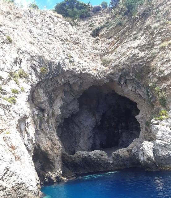 Giardini Naxos: Isola Bella and Grottos Cruise with Aperitif - Entering the Day Grotto with Mount Etna in view