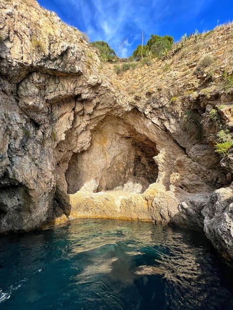 Giardini Naxos: Taormina & Isola Cruise Bella with Aperitif - What the aperitif really includes