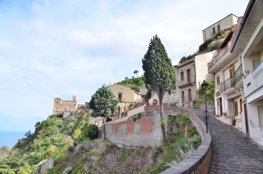 GODFATHER TOUR film's locations departure from Taormina area - Meeting the bus near Taormina