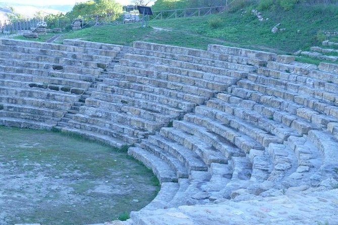 Guided Tour in Morgantina. Visit Morgantina. - What a private guide adds to Morgantina