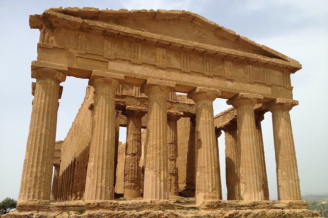 Guided tour of the Valley of the Temples in Agrigento - Walking from Temple to Temple