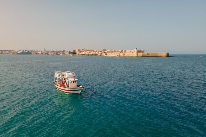 Half Day Boat Tour on the Syracuse Coast with Lunch - Lunch with garden vegetables and wine