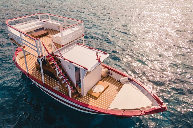 Half Day Boat Tour on the Syracuse Coast with Lunch - A rustic boat with a personal feel