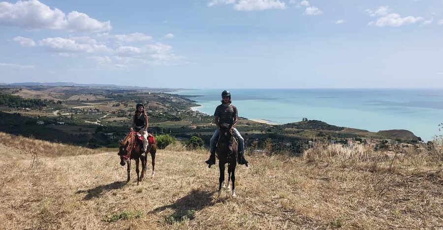 Horseback riding in the beaches of Sciacca - Learning to ride with the horse, not just on it