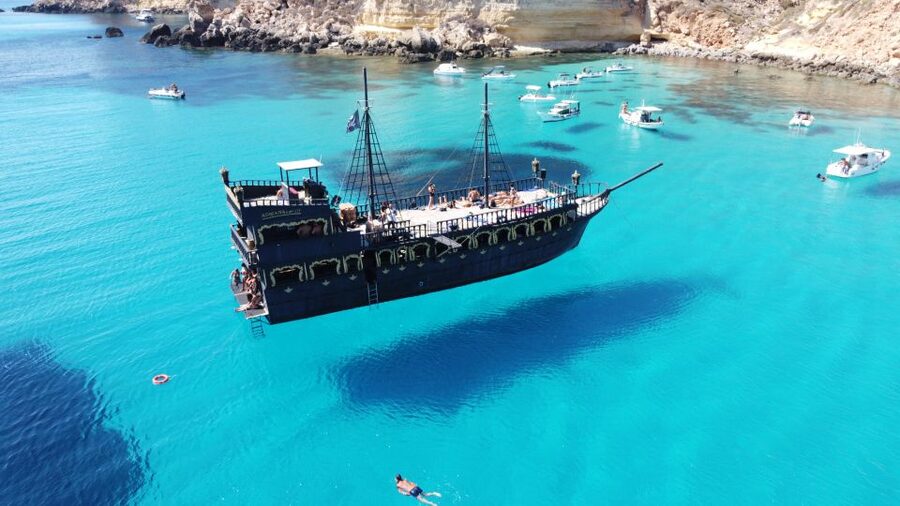 Lampedusa: Pirate Ship Boat Tour with Lunch and Music - What the boat facilities mean for you