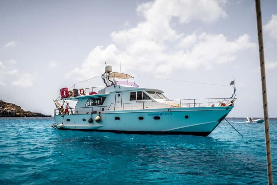 Lampedusa: Yacht excursion, swimming stops and typical lunch - Rabbit Island and the long swimming stop