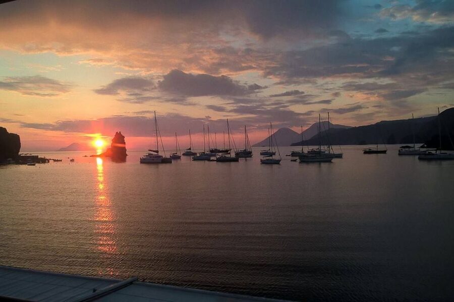Lipari: Boat Tour of Vulcano Island with Disembarkation Stop - Language and what the skipper can explain