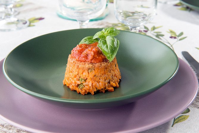 Market tour and lunch or dinner at a local's home in Siracusa - What the four-course meal includes