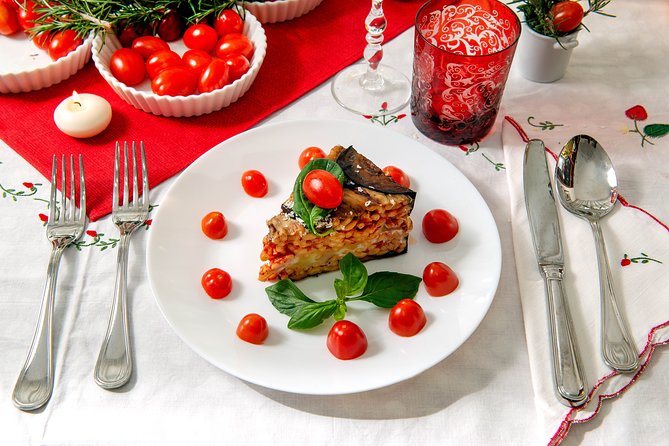 Market tour and lunch or dinner at a local's home in Siracusa - From market basket to family kitchen
