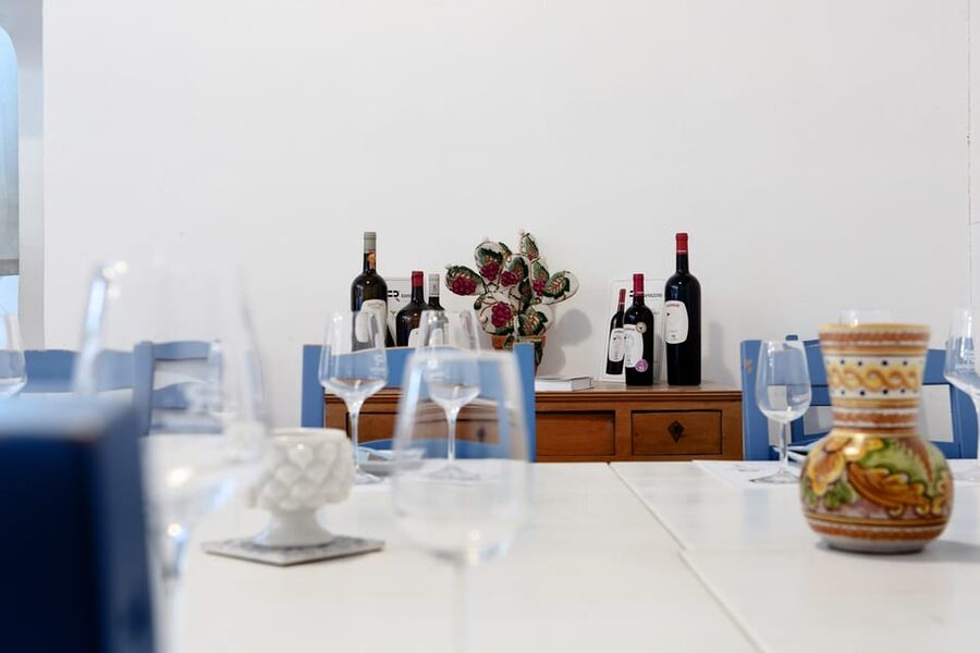 Marzamemi: Val di Noto Wine Tour, Wine Tasting & Aperitif - What the one-hour schedule feels like