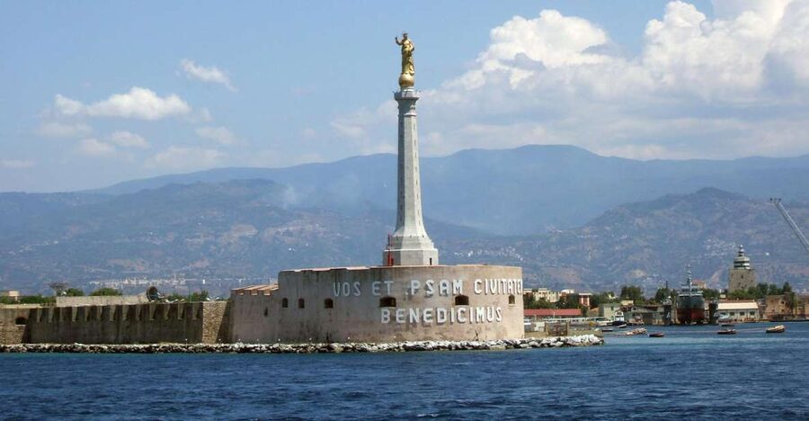 Messina: 2-Hour Walking Tour with a Private Guide - Reading Messina’s history through the cathedral
