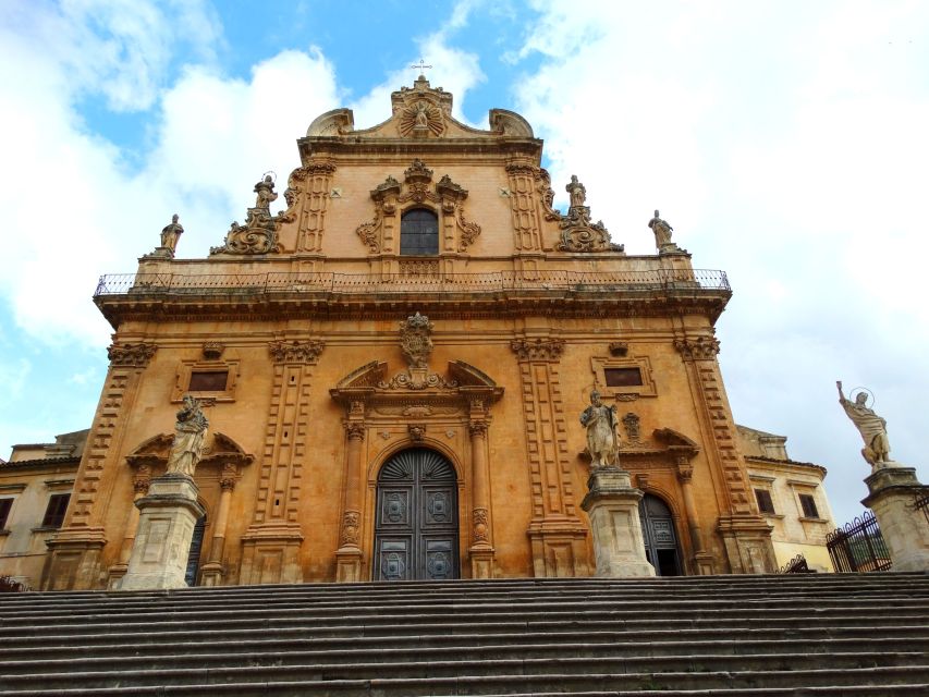 Modica private tour: the chocolate town in Sicily - Walking down to Modica Bassa