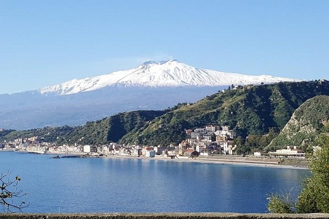 Mount Etna and Taormina - A family farm with Etna flavors