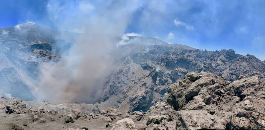 Mount Etna: Central Crater Guided Hike for Advanced Hikers - Piano delle Concazze and the start of the descent